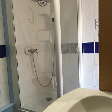 شقة Confortable Pour 5 Personnes , Le Calme A Proximite De La Plage Et Des Commerces *